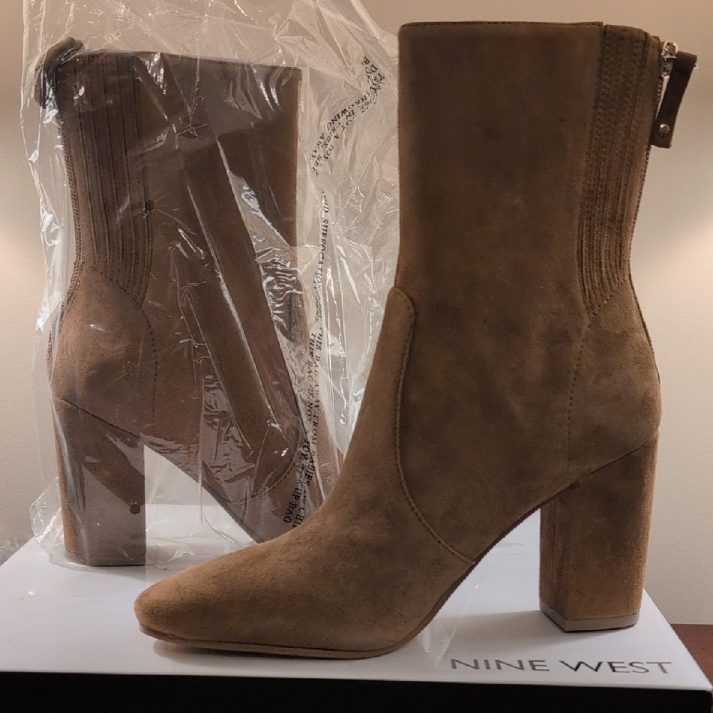 🎉HOST PICK🎉 GORGEOUS NWT Tan Suede Women's Boots - Picture 4 of 7